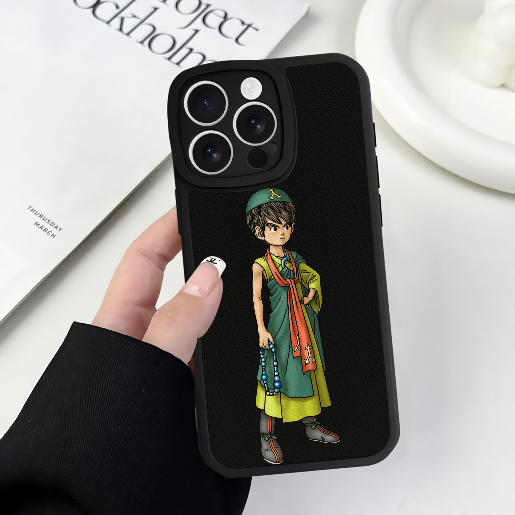 （画像用） ドラゴンクエスト Doragon Kuesuto Dragon Quest 【iPhone 16シリーズ対応】シリコンスマホケース（レザー調） 材質：シリコン